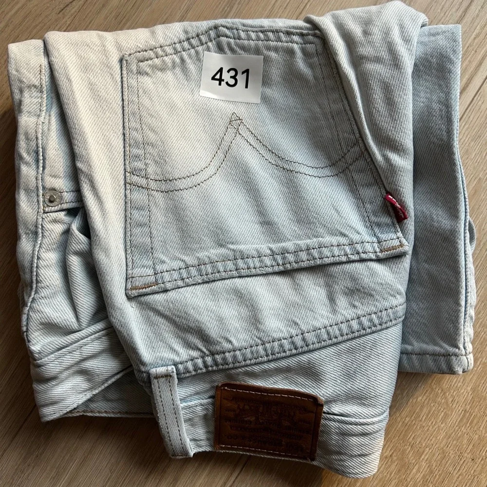 Levi's Wide Leg Jeans Size 26 Light Wash High Rise Denim Casual Relaxed‎ Fit